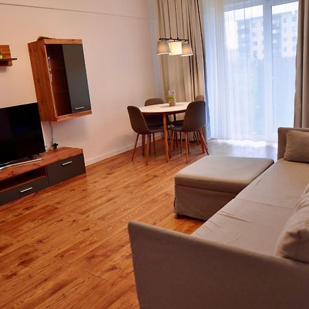 Coresi, 2 Camere, Sleeps 6 Large Private Garden Apartment Pets Welcome Braszów Zewnętrze zdjęcie