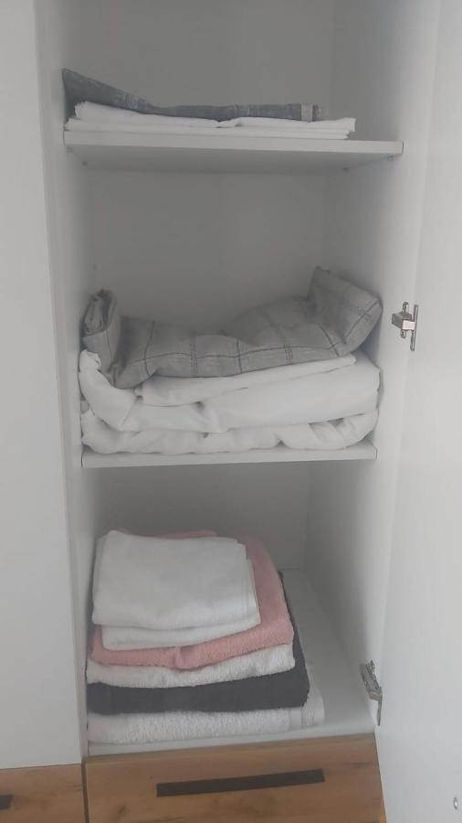 Coresi, 2 Camere, Sleeps 6 Large Private Garden Apartment Pets Welcome Braszów Zewnętrze zdjęcie