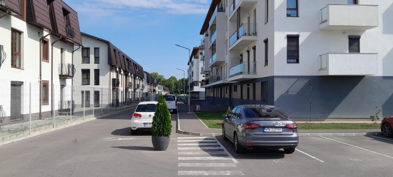 Coresi, 2 Camere, Sleeps 6 Large Private Garden Apartment Pets Welcome Braszów Zewnętrze zdjęcie