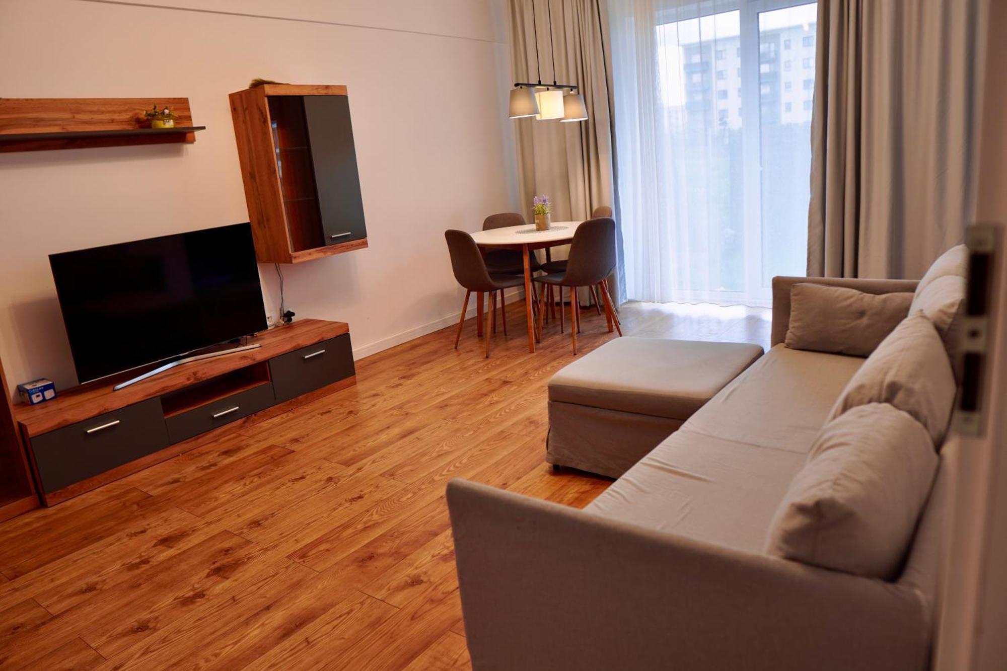 Coresi, 2 Camere, Sleeps 6 Large Private Garden Apartment Pets Welcome Braszów Zewnętrze zdjęcie