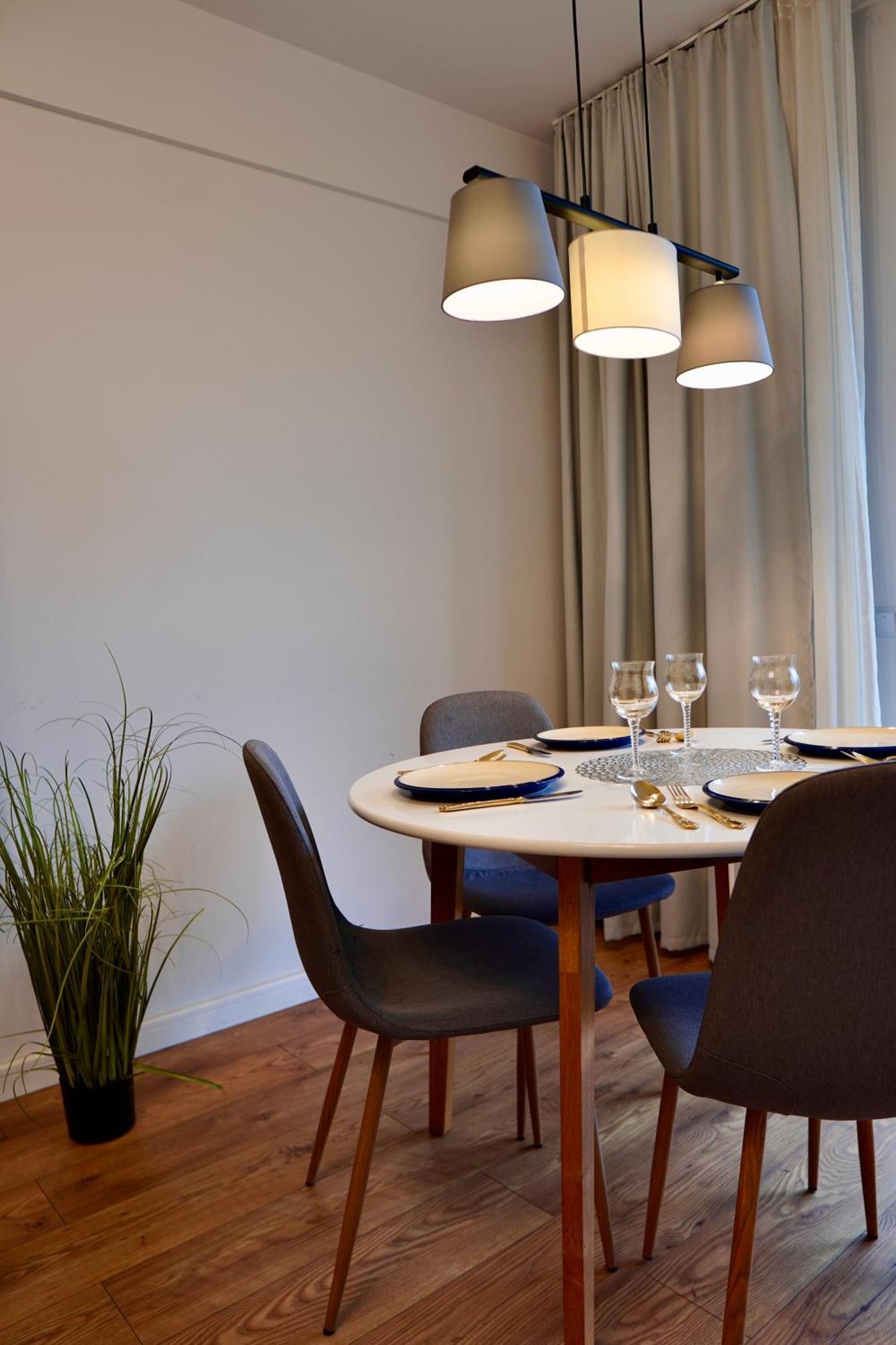 Coresi, 2 Camere, Sleeps 6 Large Private Garden Apartment Pets Welcome Braszów Zewnętrze zdjęcie