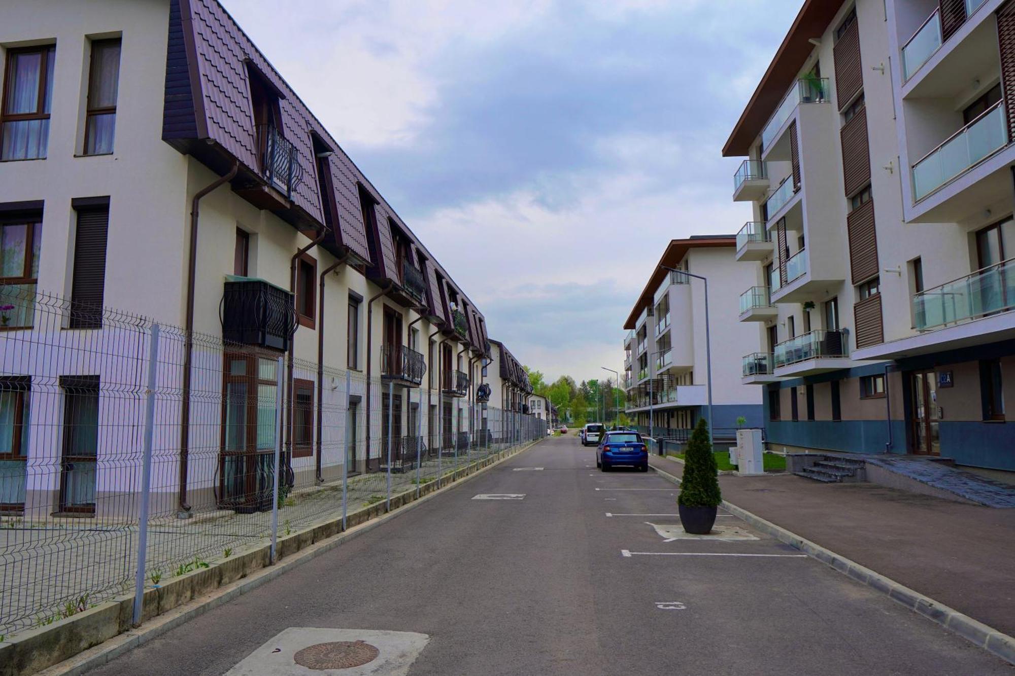 Coresi, 2 Camere, Sleeps 6 Large Private Garden Apartment Pets Welcome Braszów Zewnętrze zdjęcie