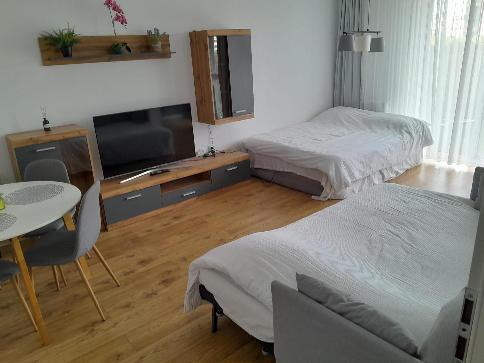 Coresi, 2 Camere, Sleeps 6 Large Private Garden Apartment Pets Welcome Braszów Zewnętrze zdjęcie